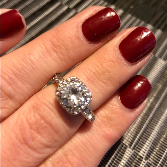 🆕 Beautiful Engagement Ring 💍 - Picture 2 of 6